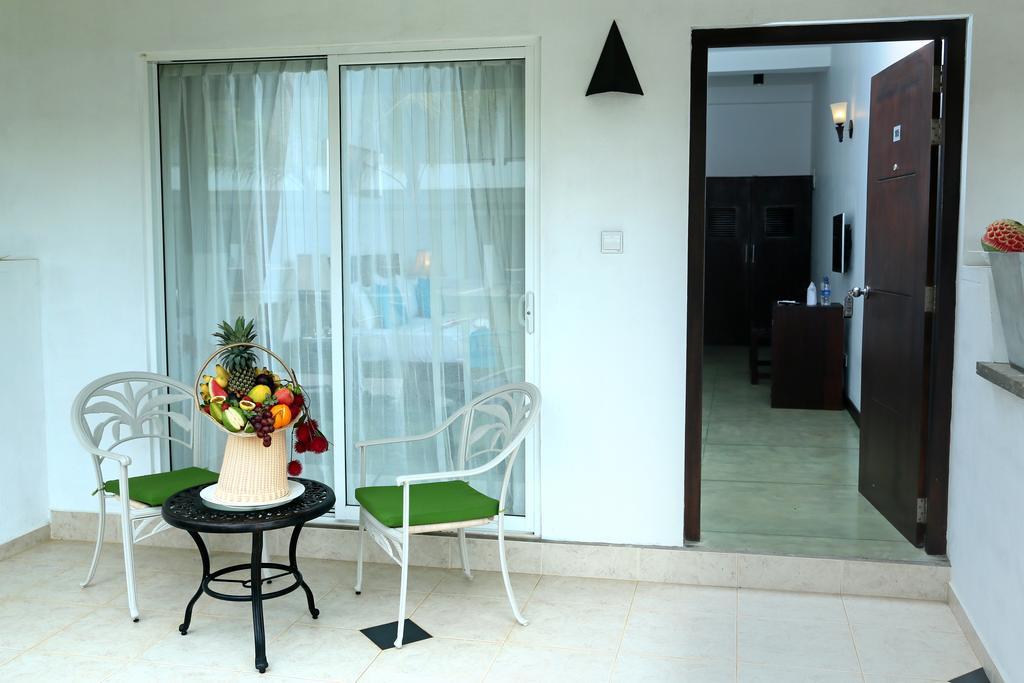 Coco Royal Beach Resort Kalutara Exteriör bild