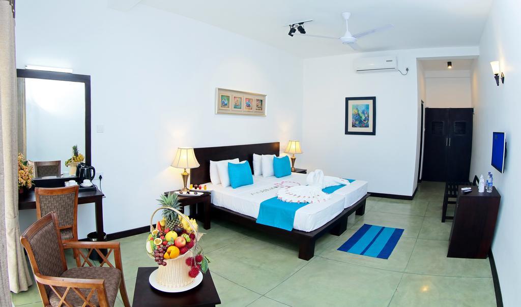 Coco Royal Beach Resort Kalutara Exteriör bild