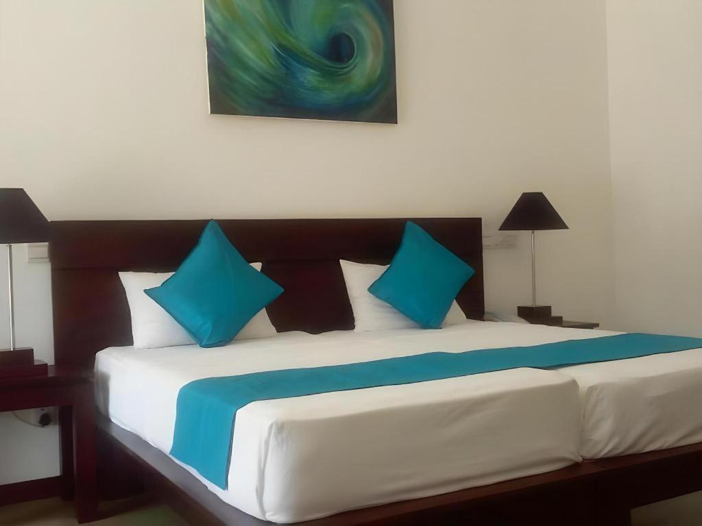 Coco Royal Beach Resort Kalutara Exteriör bild