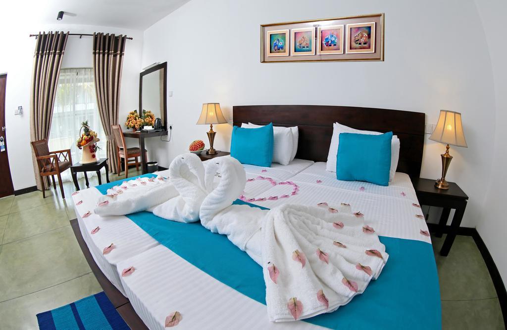 Coco Royal Beach Resort Kalutara Exteriör bild