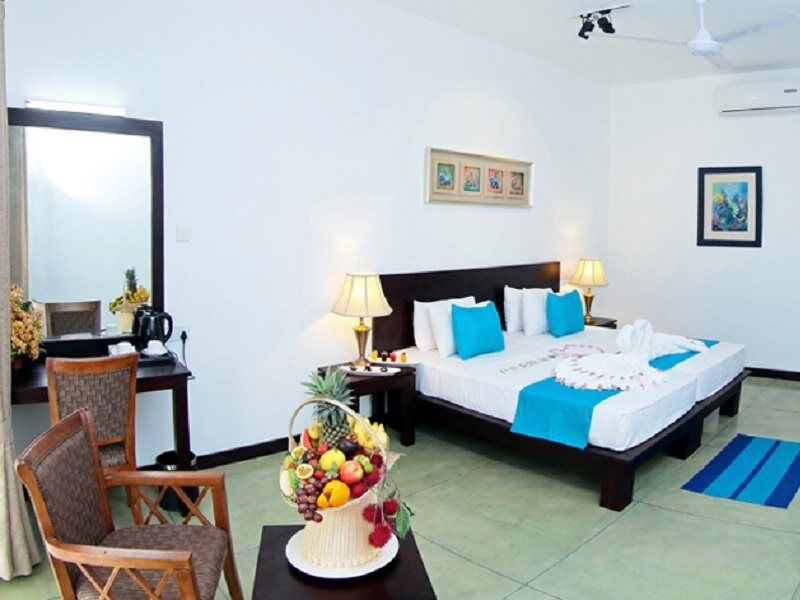 Coco Royal Beach Resort Kalutara Exteriör bild
